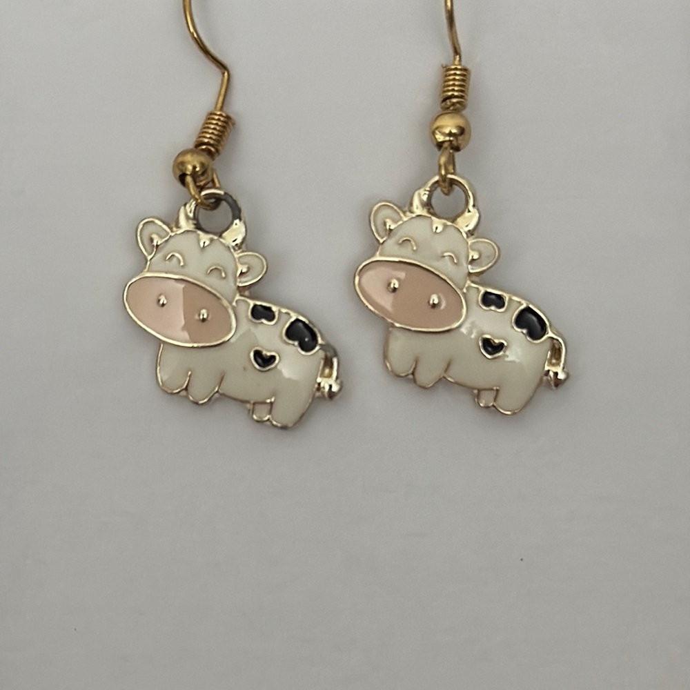 Cute Cow Earrings NWOT
